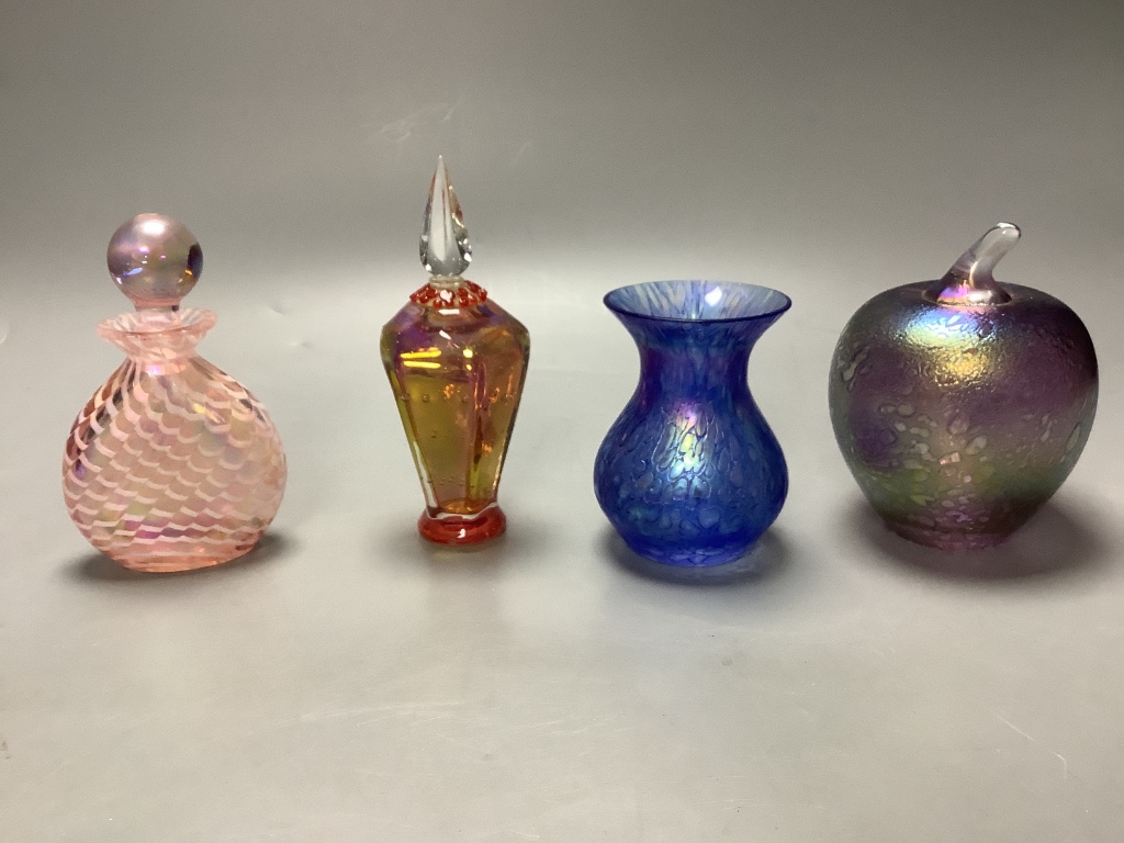 A quantity of mixed mottled and other glass scent bottles (13)